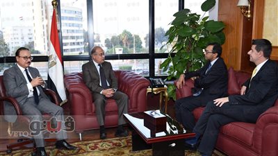 شريف إسماعيل يلتقي رئيس فودافون العالمية بحضور وزير الاتصالات