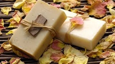 بالفيديو.. طريقة اقتصادية لعمل صابونة تفتيح وتنظيف البشرة