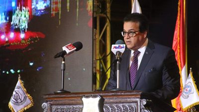 «عبد الغفار» يشهد حفل تخرج طلاب «العربية للعلوم المالية والمصرفية»