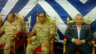 بالصور.. محافظ الشرقية والحاكم العسكري يشاركان في عزاء شهيد العاشر