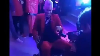 نيمار يرقص على كرسي متحرك في حفل عيد ميلاده (فيديو)