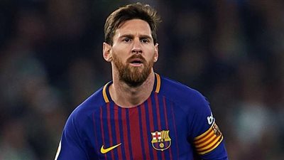 ميسي يصر على خوض لقاء الكلاسيكو أمام ريـال مدريد رغم الإصابة