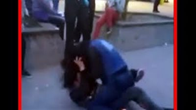 بالفيديو.. الشرطة تفشل في فض «خناقة» بين مراهقات في الأرجنتين