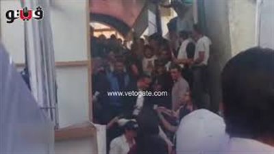 بالفيديو.. زفة لطارق علام بأغنية كلام من دهب في انتخابات المهن التمثيلية