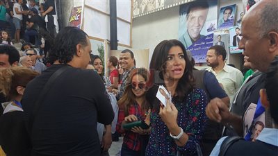بالصور.. وفاء عامر وإلهام شاهين تصوتان في انتخابات «المهن التمثيلية»