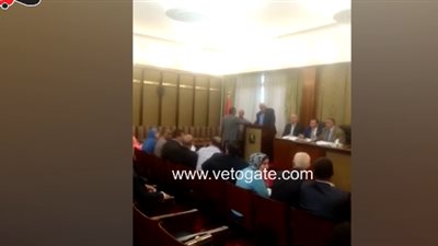 بالفيديو.. مشادات في البرلمان بسبب إنجازات الرئيس