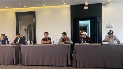 الكاف يحدد عدد التغييرات في مباراة نهائي الكونفدرالية بين بيراميدز ونهضة بركان