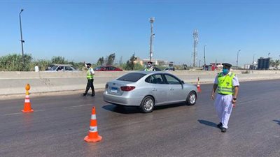 انتظام حركة السيارات على الطرق السريعة.. وكثافات مرورية بالقاهرة والجيزة