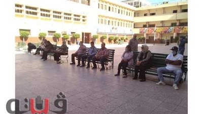 التزام المواطنين بالكمامات والتباعد الاجتماعي في لجان انتخابات النواب بالعجوزة