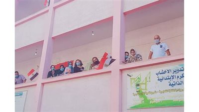 بالأعلام المصرية والهتافات.. أهالي الإسكندرية يدلون بأصواتهم في انتخابات النواب