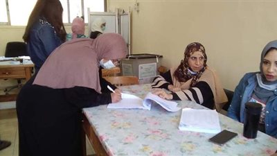 إقبال كثيف على لجنة 