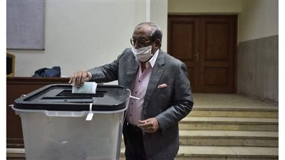 اللواء محمد إبراهيم يوسف وزير الداخلية الأسبق يدلي بصوته في انتخابات النواب