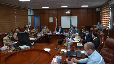 محافظ المنيا : انتظام عملية التصويت وفتح جميع اللجان أمام الناخبين | صور