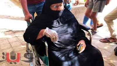 مسنون يدلون بأصواتهم على كراسي متحركة في انتخابات النواب بالبحر الأحمر | صور