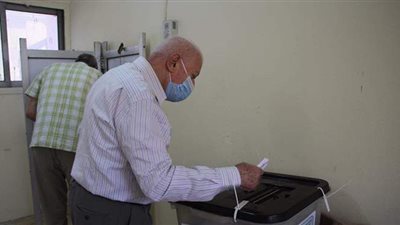 كبار السن يتصدرون المشهد في انتخابات النواب بالعجوزة | صور