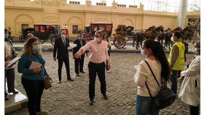 وزير السياحة يتفقد الاستعدادات النهائية لافتتاح متحف المركبات الملكية | صور