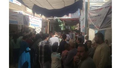 زحام وتكدس على بوابات اللجان الانتخابية بأسيوط | صور