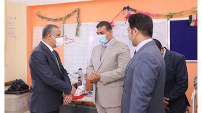 لليوم الثاني.. محافظ سوهاج يتفقد اللجان للاطمئنان على سير العملية الانتخابية ا صور