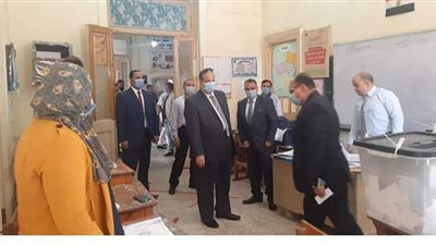 رئيس متابعة انتخابات أسيوط يتفقد عملية التصويت باللجان | صور