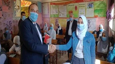 وكيل تعليم القليوبية يتابع تنفيذ الإجراءات الاحترازية داخل  المدارس