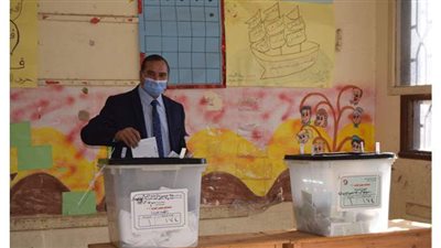 رئيس جامعة سوهاج يدلي بصوته  بانتخابات مجلس النواب ا صور