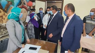 محافظ البحيرة يشيد بالإقبال المتزايد من المواطنين على المقار الانتخابية