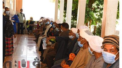 محافظ قنا يتابع أعمال القافلة الطبية للكشف عن أمراض العيون | صور