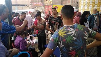 شباب أرض اللواء يرشدون الناخبين على لجانهم بالمدارس