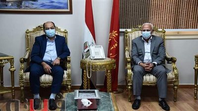 محافظ بورسعيد يلتقي رئيس قطاع الحسابات والمديريات بوزارة المالية | صور