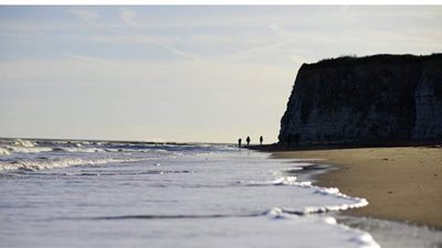 حادث أمني على متن سفينة قرب سواحل بريطانيا.. وأنباء عن محاولة احتجاز