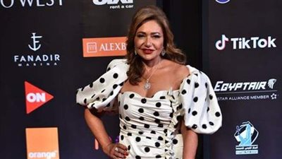 نجوم الفن على السجادة الحمراء لفيلم 