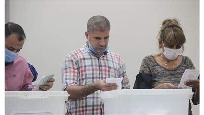 فرز أصوات الناخبين في انتخابات مجلس النواب 2020 | صور
