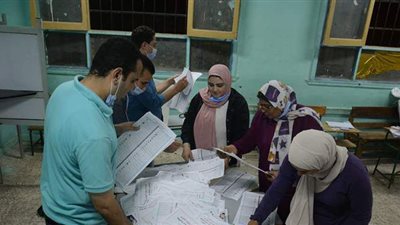 اللجنة رقم 56 بكرداسة تعلن الحصر العددي لأصوات المرشحين.. طايع 210 وموسى 76