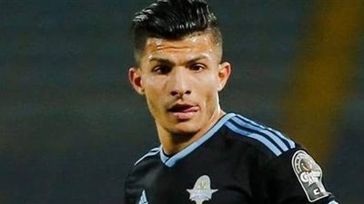 أحمد حسن مستغربًا: بيراميدز اشترى إسلام عيسى بـ45 مليون جنيه ويبحث له عن إعارة