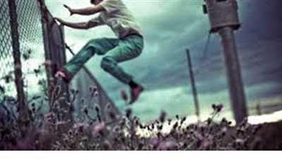 تفسير حلم الهروب في المنام وعلاقته بالتخلص من الهموم والمشاكل والرغبة في الطلاق