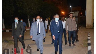 محافظ المنيا يتابع الحالة العامة باللجان الانتخابية بعد غلق صناديق اليوم الأول