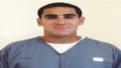 أحد مشاهير السناب يعلم أطفاله احتقار عامل بسيط يثير غضب النشطاء | فيديو