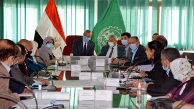 محافظ القليوبية يستعرض التخطيط العمرانى مشروع المخطط الاستراتيجي