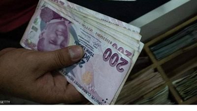 في حاجز الثمانية.. الليرة التركية تواصل هبوطها 