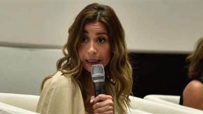 منة شلبي في ندوة 