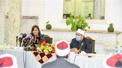 وزير الأوقاف محذراً من الهجرة غير الشرعية: 