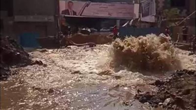 غرق شوارع حدائق القبة بسبب كسر ماسورة مياه| صور