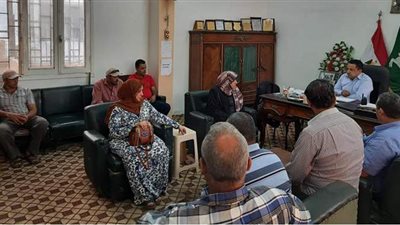 مراجعة المقايسات والأوراق الخاصة بالمشروعات في أبو حماد