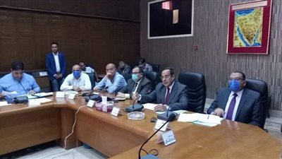 محافظ شمال سيناء يؤكد على خدمة المواطنين واستمرار الإجراءات الاحترازية