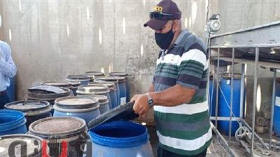 ضبط 70 طن مخللات فاسدة داخل مصنع و2500 كمامة مجهولة المصدر  بالسنطة