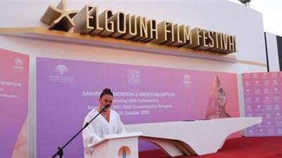 إنجي علي  ترد على الجدل المثار  حول إطلالتها بمهرجان الجونة