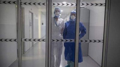 طبيب فرنسي يدق ناقوس الخطر: فقدنا السيطرة على كورونا