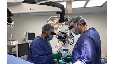 الرعاية الصحية: جراحتين ميكروسكوبتين دقيقتين لاستئصال ورم بالمخ وغضروف قطني