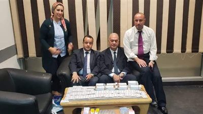 ضبط محاولة تهريب أقراص مخدرة داخل جهاز تلفزيون بمطار القاهرة | صور