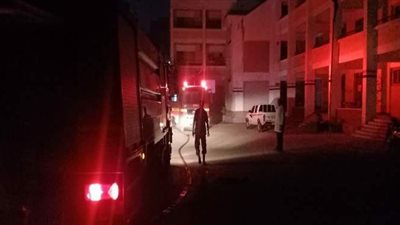 السيطرة على حريق في تشوينات  للمقاعد المدرسية بكفر شكر